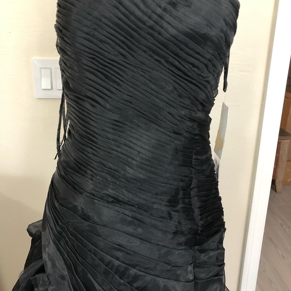 Black ruffled layers with train - Picture 8 of 14